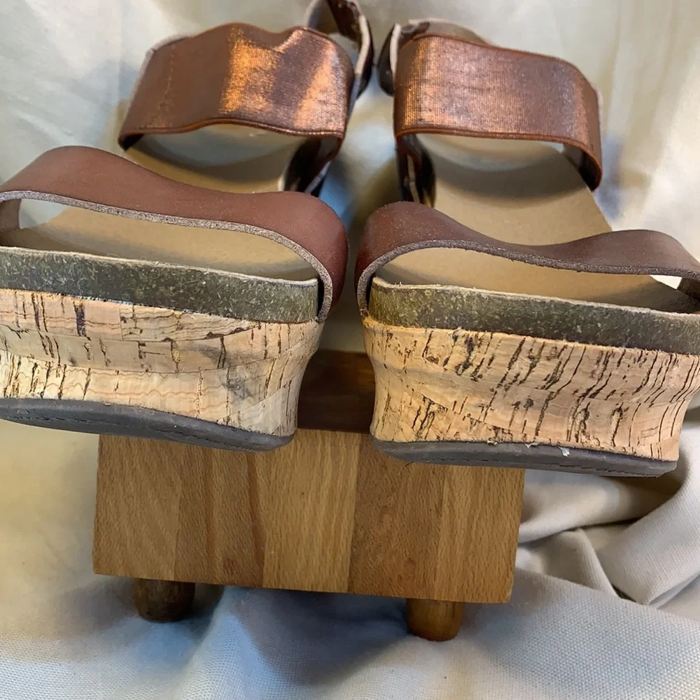 Corkys almost NEW cork wedge sandals